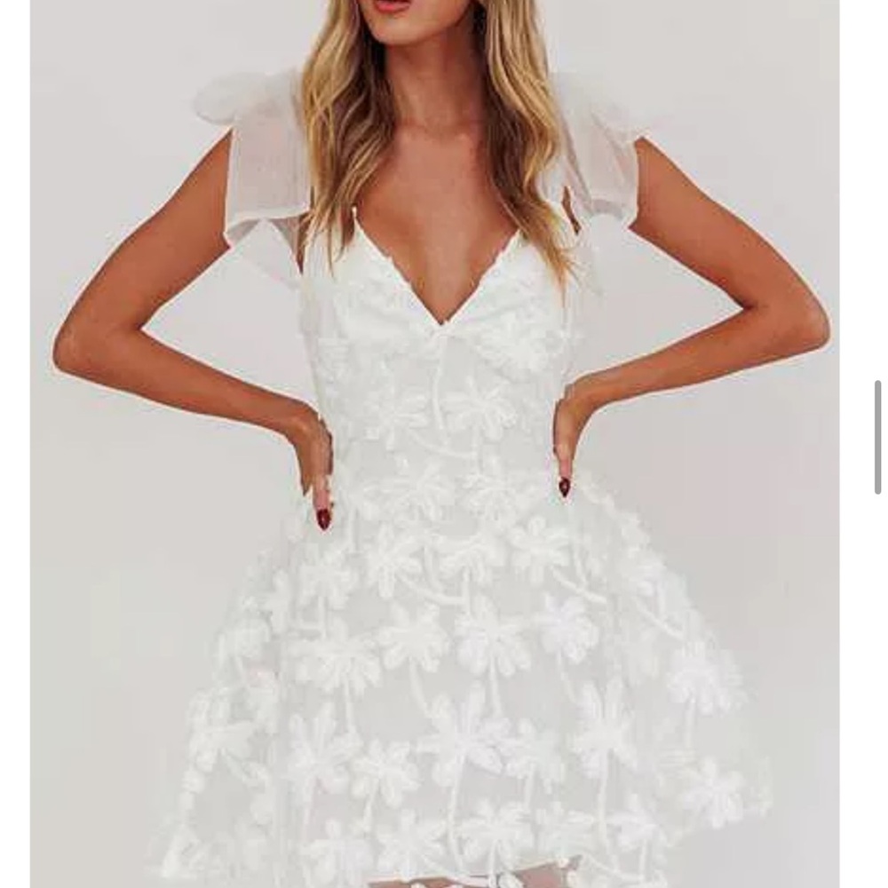 Selfie Leslie White Floral Mini Dress